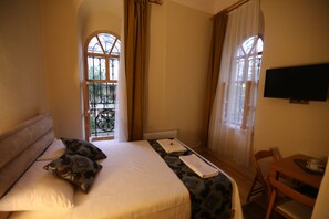 مكتب ومساحة عمل للكمبيوتر المحمول وواي فاي مجانًا