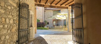 1711 Luxury Guest House