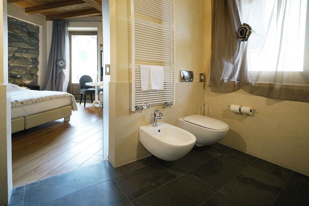 Chambre Classique, balcon | Salle de bain