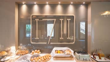 Daily continental breakfast (EUR 13 per person)