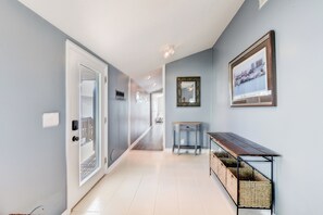 Interior - Propeller Clubhouse - Stunning Beach Views, Walk Steps to Beachfront (Galveston)