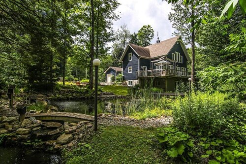 Tranquil Haven near the Charming Village of Knowlton - Sleeps 12 - Whole House & 2 Acres with Pond, Bridge, Grounds, and Woods