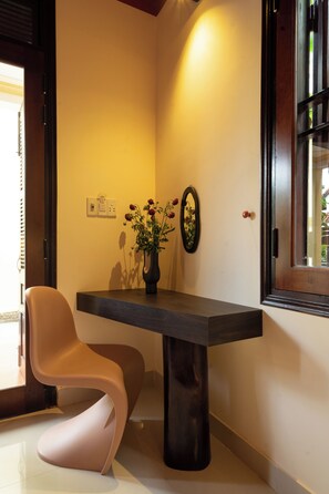 ห้องลักซ์ชัวรี่, วิวสวน | บริเวณนั่งเล่น