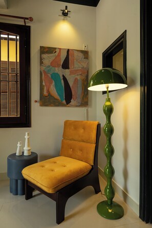 ห้องเอ็กเซกคิวทีฟ, วิวสระว่ายน้ำ | บริเวณนั่งเล่น