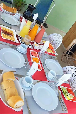 Daily continental breakfast (USD 5 per person)