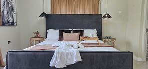 3 Schlafzimmer, Schreibtisch, Bügeleisen/Bügelbrett, WLAN