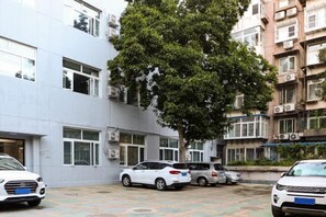 Parkir mandiri gratis