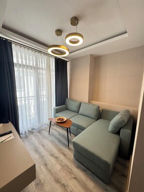 Suite – superior, byutsikt | Minibar, wi-fi (inkludert) og sengetøy