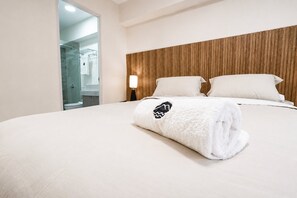 Apartamento básico | 2 quartos, edredons de pluma, individualmente decorados, escrivaninha