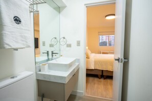 Basic Apartment | Bathroom - Redibuk - 2 BR Apartment in Miraflores (Lima)