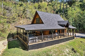 Exterior - Secluded Retreat| Hot Tub| Games| Firepit (Sevierville)