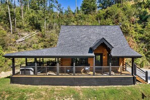 Exterior - Private Retreat| Hot Tub| Games| Minutes to Attractions (Sevierville)