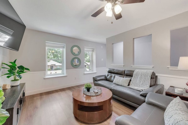 TV, fireplace, offices