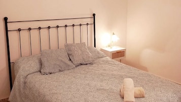 2 Schlafzimmer, Bügeleisen/Bügelbrett, kostenloses WLAN, Bettwäsche