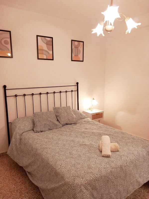 2 Schlafzimmer, Bügeleisen/Bügelbrett, kostenloses WLAN, Bettwäsche