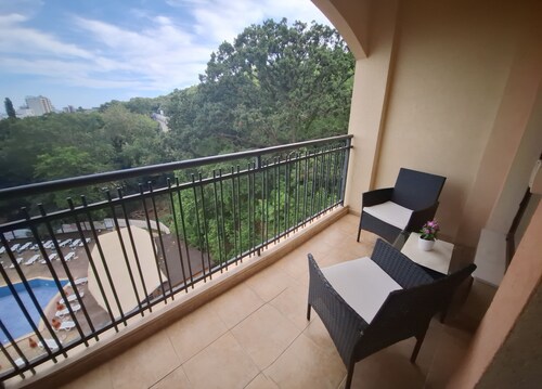 Golden sands flat 147