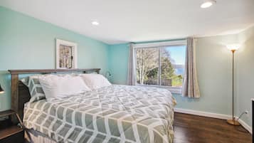 Lakeview Suite 2nd Floor | Premium bedding, individually decorated, individually furnished