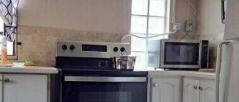 Mikroaaltouuni, uuni, liesi