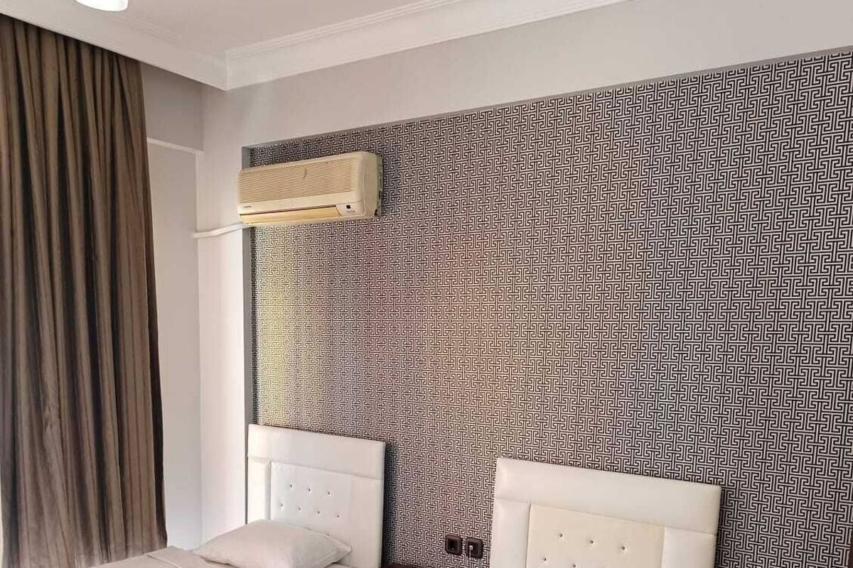 Double Room | 迷你吧、床單