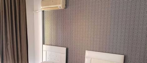 Double Room | Minibar, bed sheets