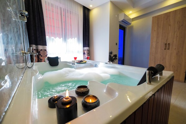 Jetted bathtub - Adresim Sapanca Boutique Hotel (Sapanca)