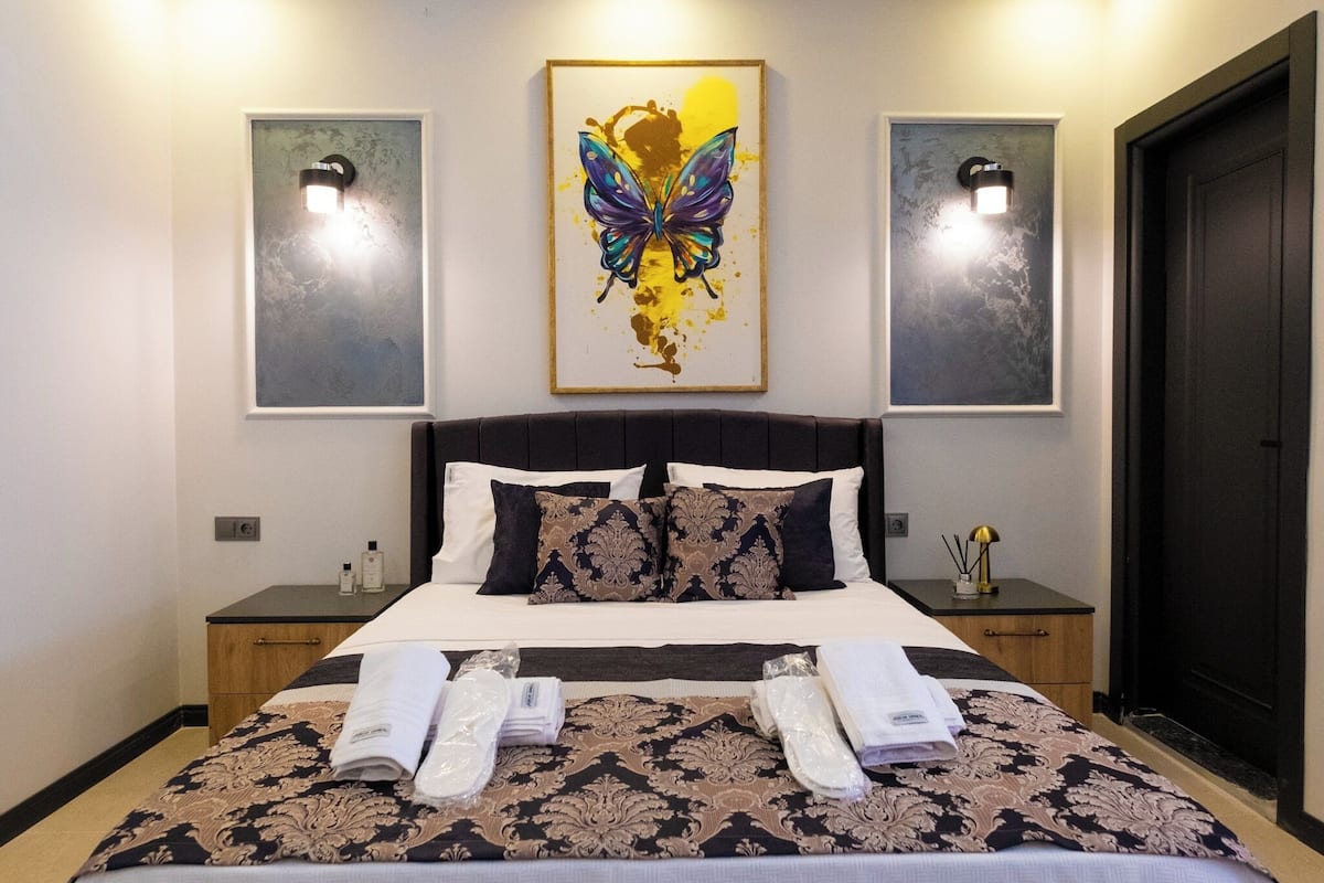 Deluxe-Zimmer, Whirlpool | 2 Schlafzimmer, hochwertige Bettwaren, Minibar, individuell dekoriert