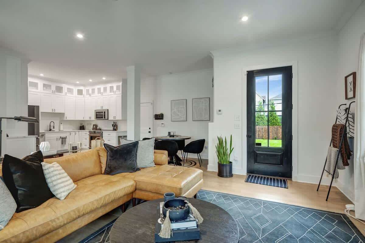 Fernseher, Kamin, Videospiele, Arbeitsbereiche