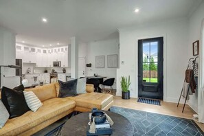 TV, fireplace, video games, offices - Huge Nashville Estate – Group Getaway (Nashville)