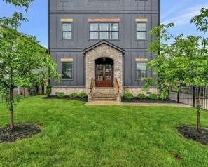 Exterior - Huge Nashville Estate – Group Getaway (Nashville)