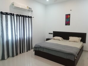 3 bedrooms, WiFi, bed sheets - Bring the whole family/friends for fun filled experience at Puducherry (Pattanur)