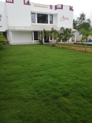 Property grounds - Bring the whole family/friends for fun filled experience at Puducherry (Pattanur)