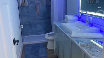 Handtücher, Seife, Toilettenpapier