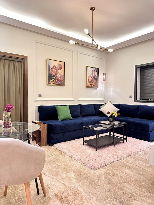 Living area - A comfortable and quiet apartment! close to the central and the old medina. (Rabat)