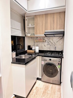 Private kitchen - A comfortable and quiet apartment! close to the central and the old medina. (Rabat)