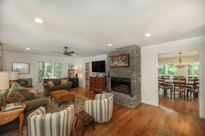 Smart TV, fireplace, ping pong