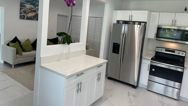 Coffee/tea maker, fridge, microwave, oven - Pool entire house 3bed 2bath and sofa bed  (North Miami Beach)