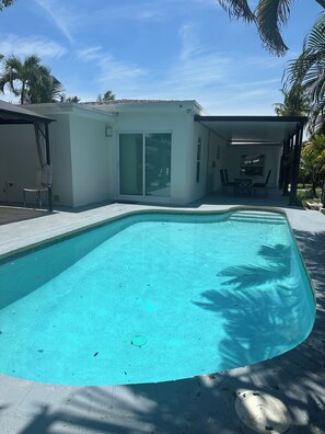 Pool - Pool entire house 3bed 2bath and sofa bed (North Miami Beach)
