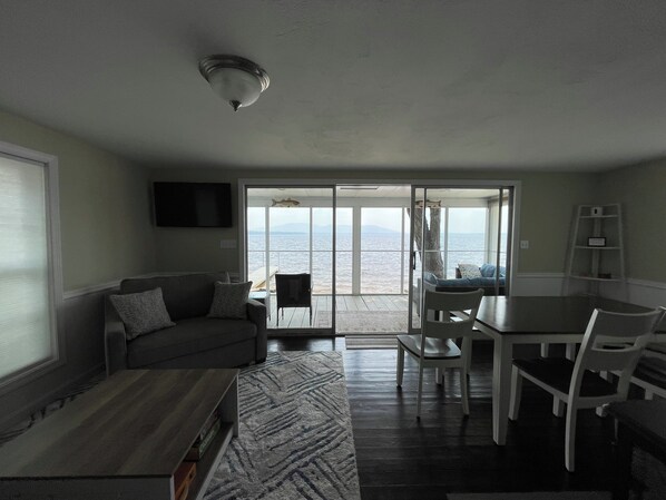 Smart TV, books, stereo