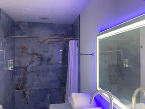 Handtücher, Seife, Toilettenpapier