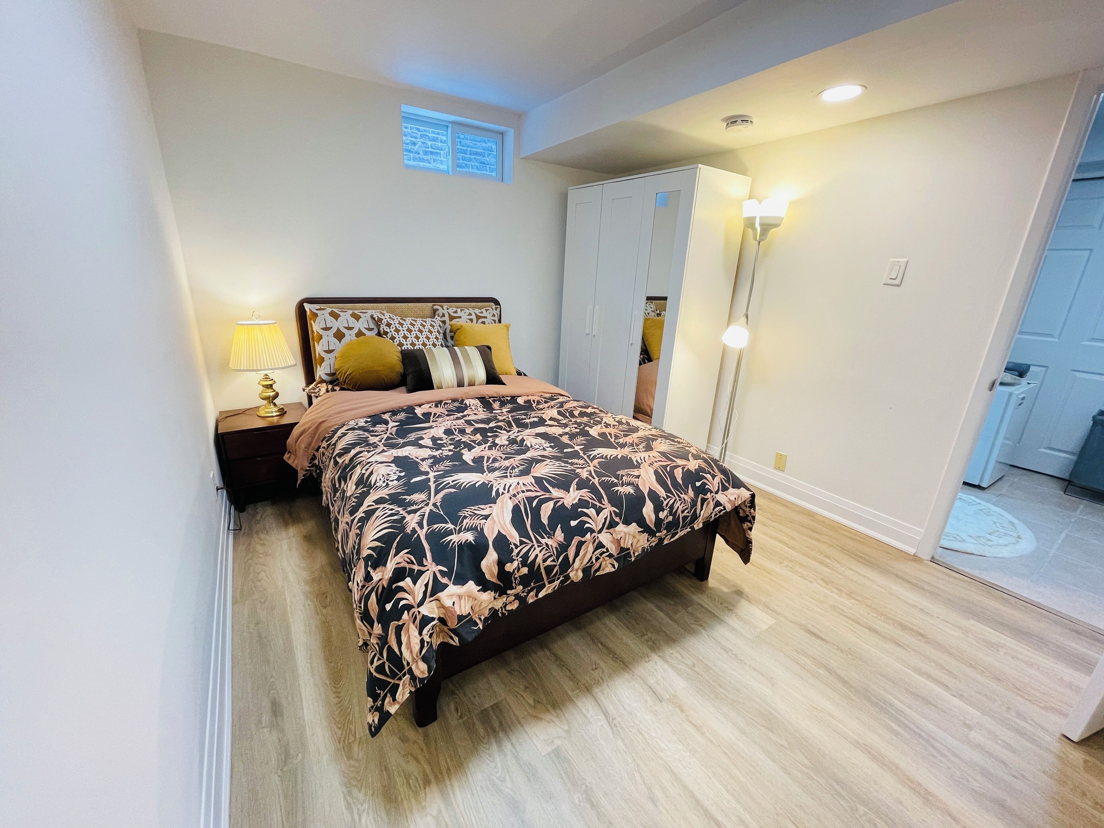 2 bedrooms, in-room safe, desk, iron/ironing board