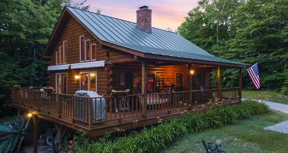 Lakefront Ski Log Cabin on 2 acres