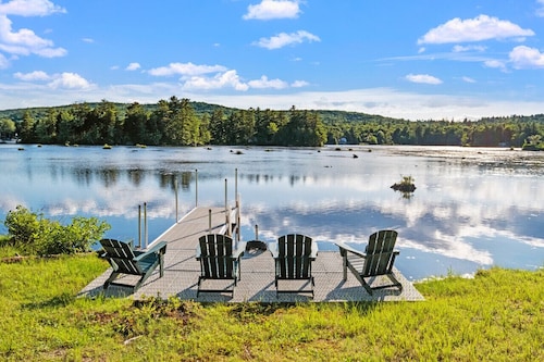 Lakefront Ski Log Cabin on 2 acres