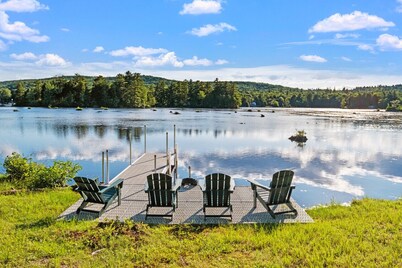 Lakefront Ski Log Cabin on 2 acres