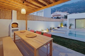 屋外ダイニングエリア