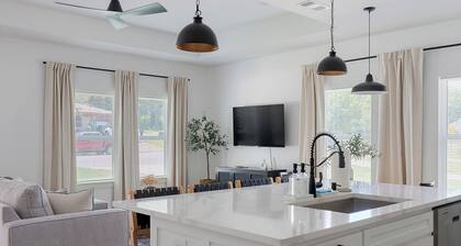 Game Room|Mini Golf|Fire Pit|Covered Patio & Grill