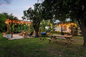 Outdoor dining - Welcome to Casa Bugambilia  (Weslaco)