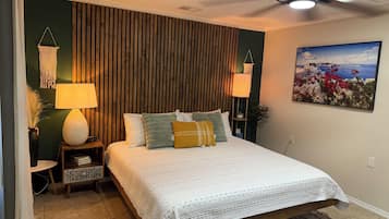 Tabla de planchar con plancha, wifi y ropa de cama