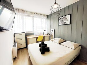 4 Schlafzimmer, Schreibtisch, Bügeleisen/Bügelbrett, kostenloses WLAN