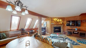 Télévision, cheminée