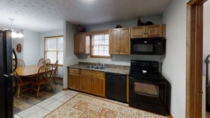 Kühlschrank, Mikrowelle, Ofen, Geschirrspüler